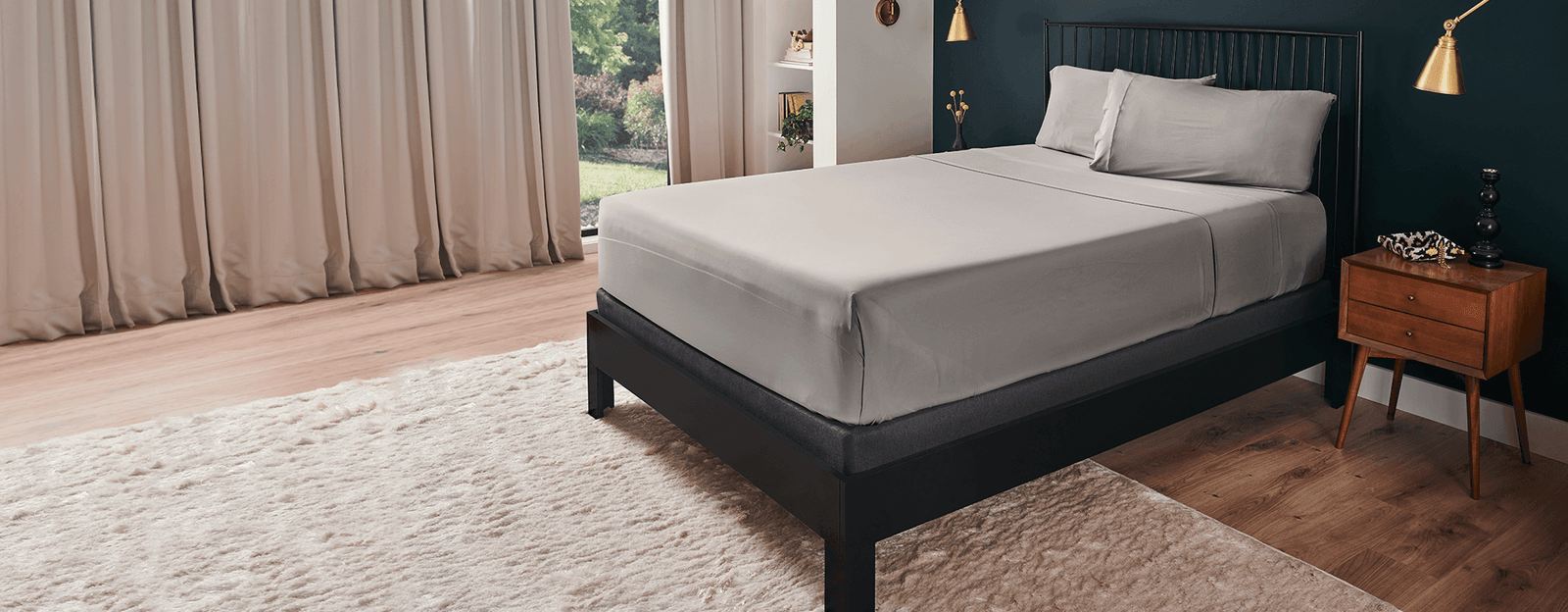 TEMPUR-Sheets on a mattress in a dressed room